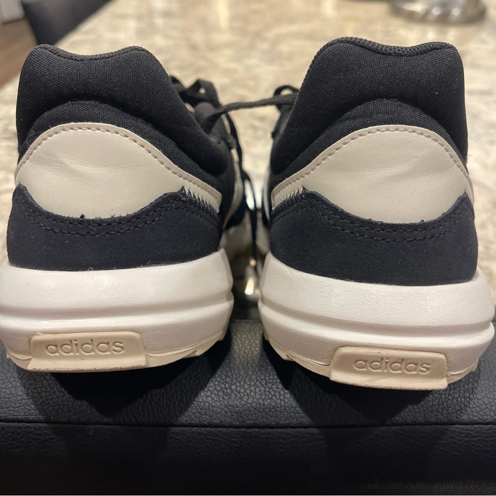 Adidas Retrorun Womens Sneakers Black White Retro Running Shoes EH1859 Size 9.5 - Picture 8 of 15